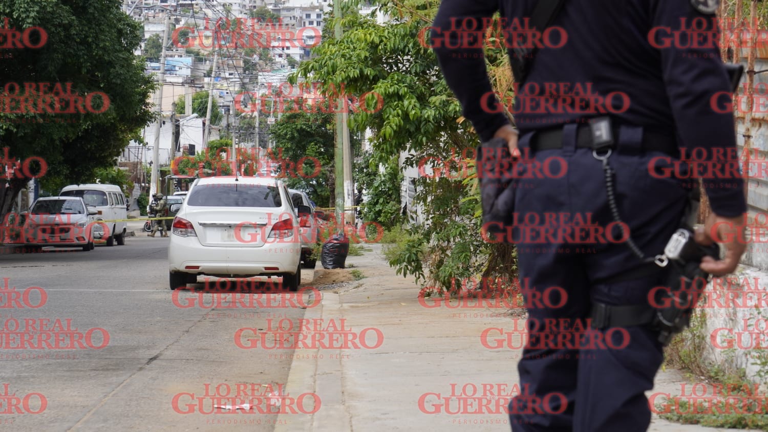 Hallan a dos mujeres y un hombre asesinados en la cajuela de un auto, en Acapulco