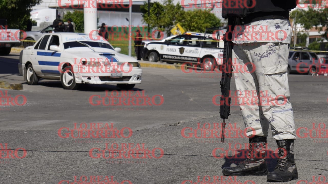 Asesinan a pareja a bordo de un coche a metros de la costera  *Les dispararon en 19 ocasiones cuando presuntamente compraba flores, los autores del crimen se dieron a la fuga.