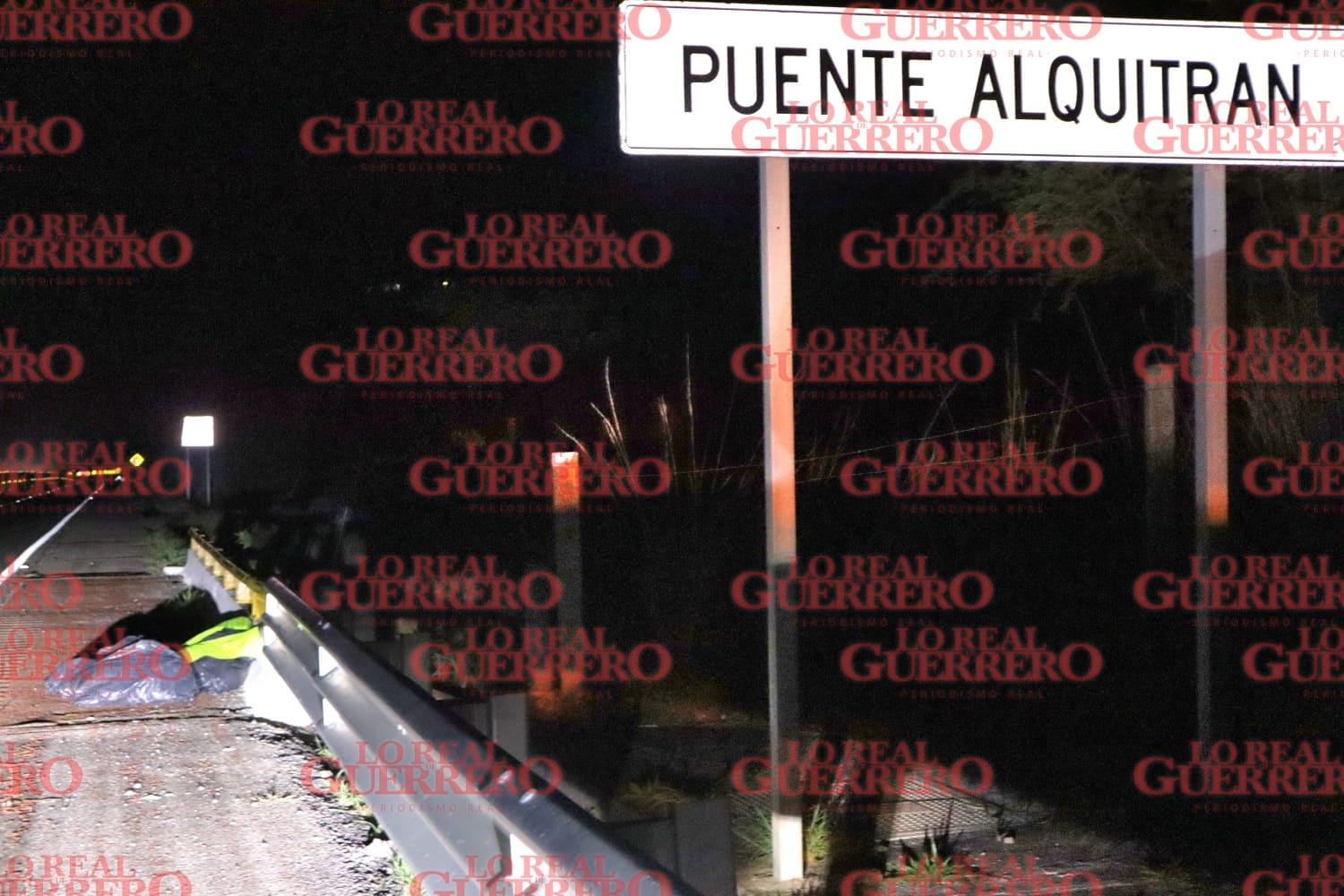 Hallan a dos hombres y una mujer desmembrados en la Autopista del Sol  *** Dejan cartulina con mensajes que eso les pasó “por andar robándole a la gente sus propiedades”