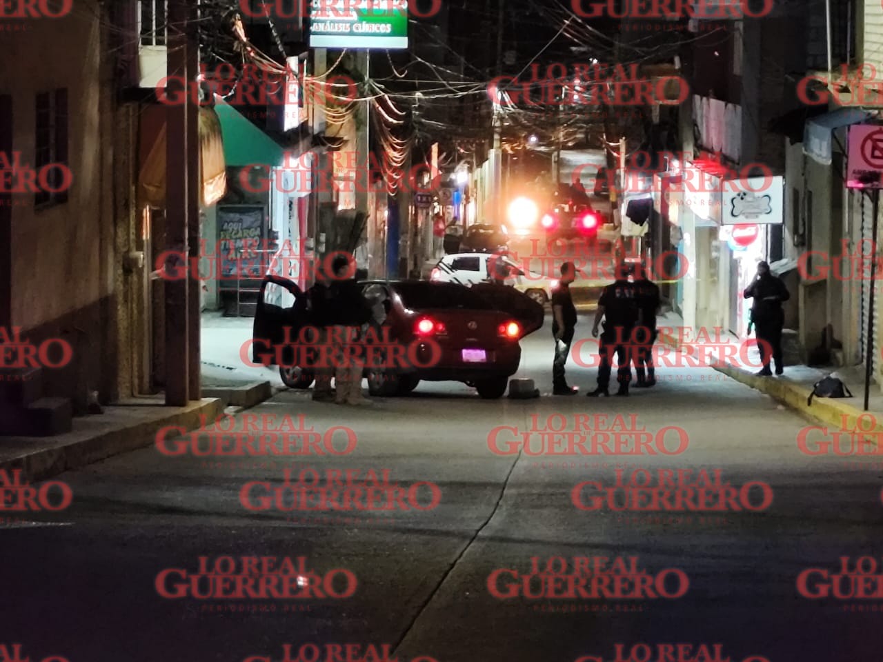 Ataque armado en pleno centro de Tlapa, deja dos hombres muertos y una mujer herida