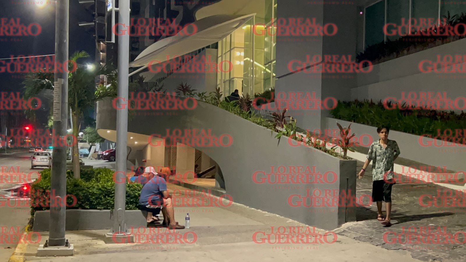 Evacuan zona hotelera por sismo de 5.4 en Acapulco  *Turistas fueron evacuados de hoteles ante el riesgo del movimiento telúrico  *Van 2 mil 660 temblores en el año.