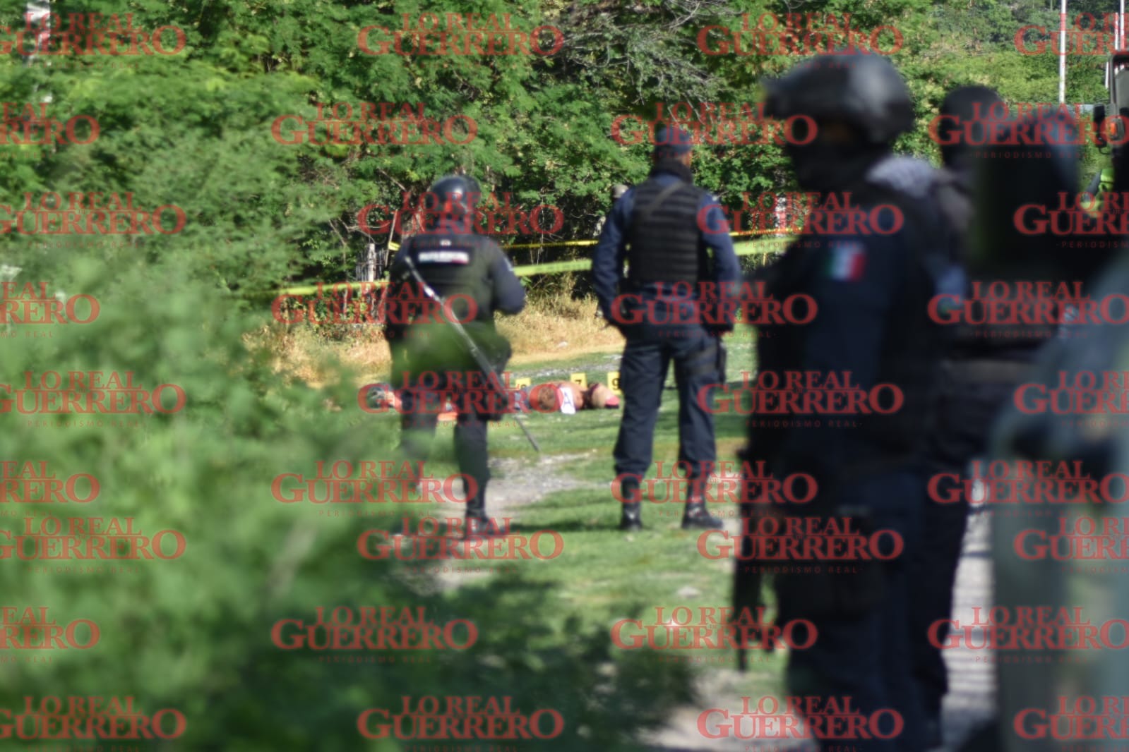 Hallan a 2 hombres asesinados a balazos y navajazos en el municipio de Eduardo Neri  *** En cartulina con mensaje, les advierten que eso les va a pasar a todos los que anden robando autos en Chilpancingo e Iguala