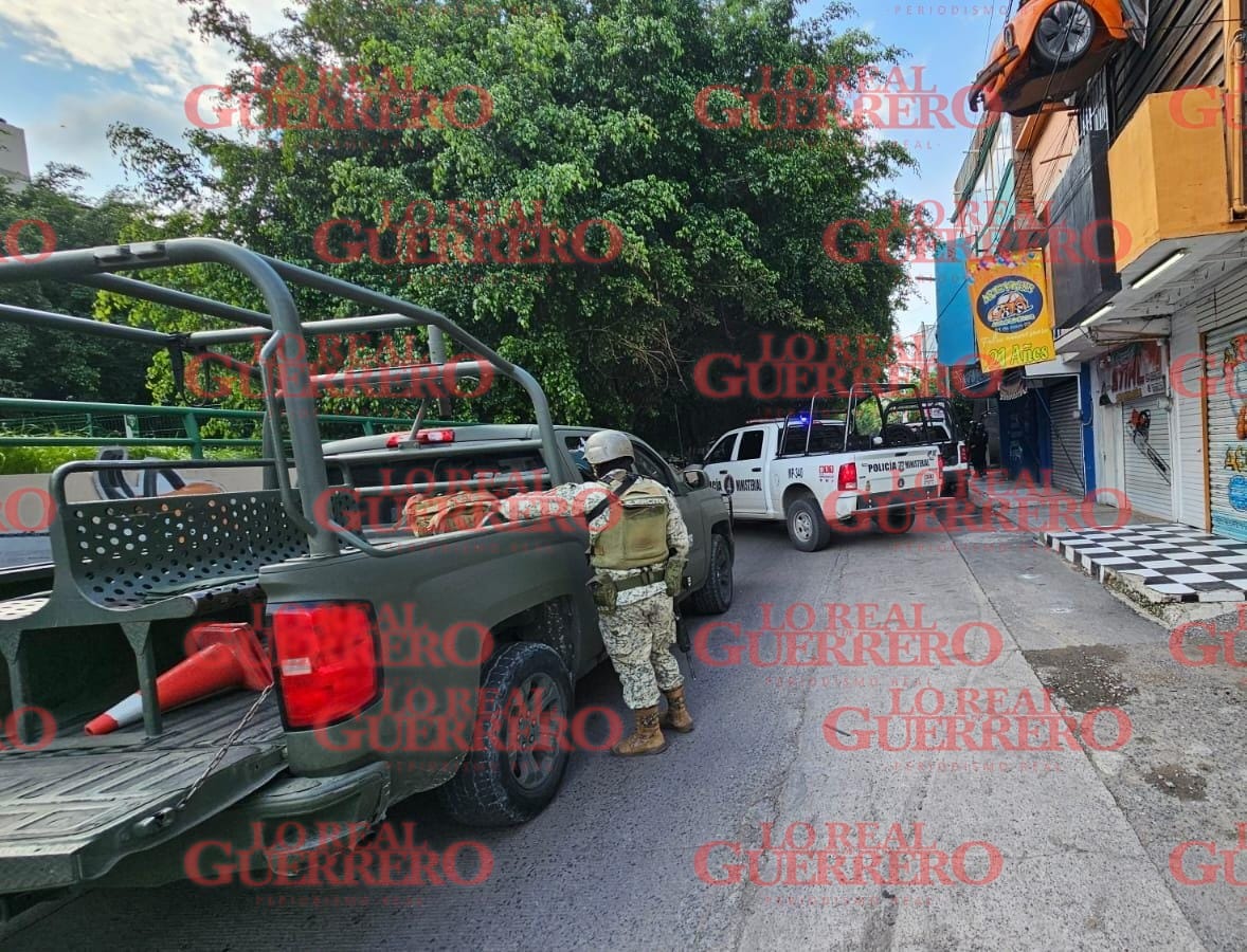 Sujetos armados irrumpen en un autolavado y atacan a balazos a un hombre, en Chilpancingo