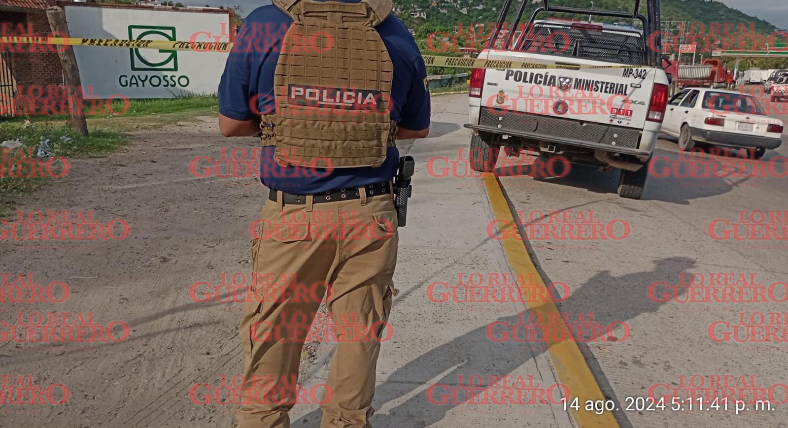 Abandonan camioneta con restos humanos en La Venta, Acapulco