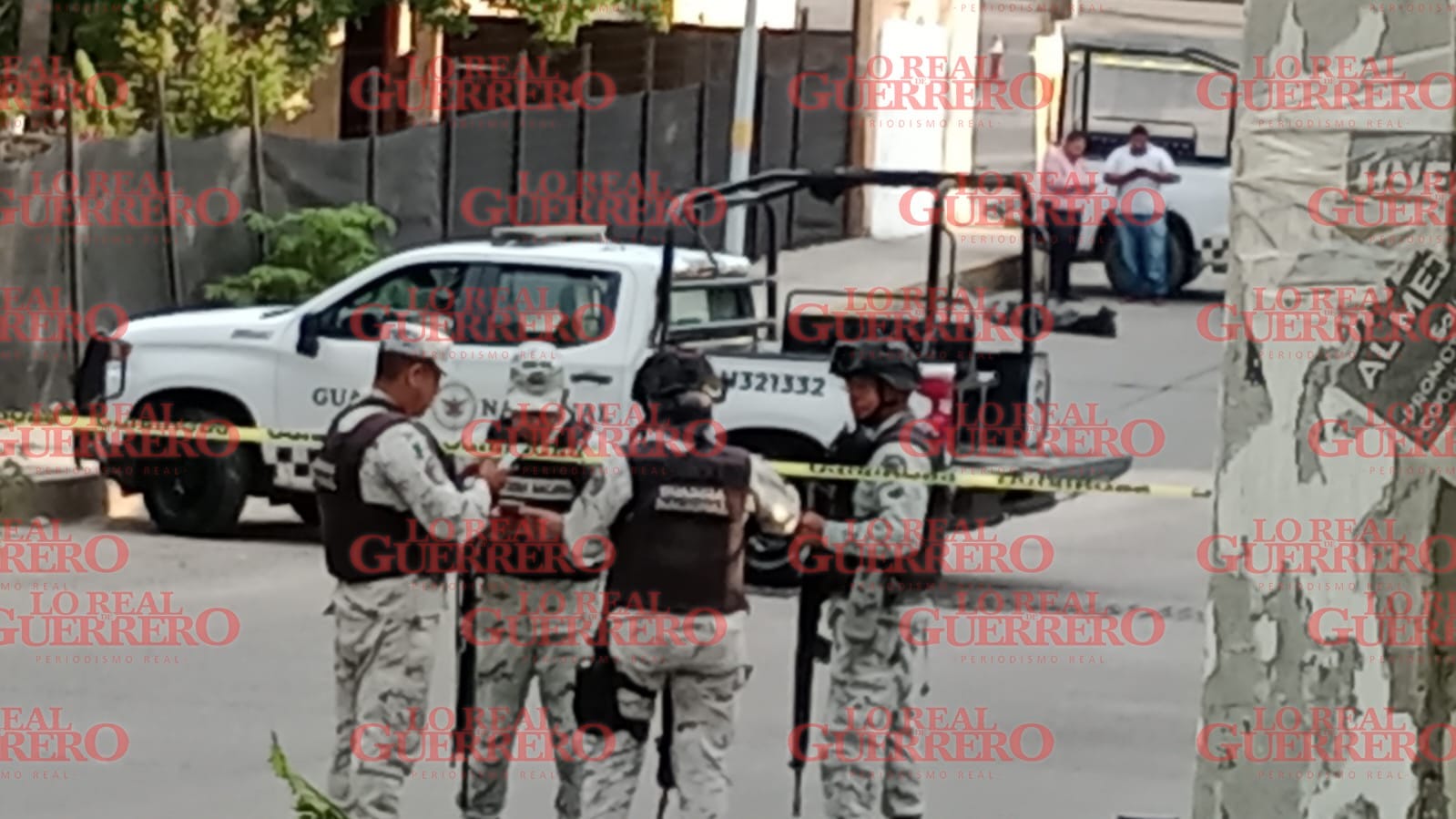 Abandonan cadáver en bolsas negras a un costado de campamento de la Guardia Nacional  *También dejaron una cartulina con mensajes a un costado al monumento a Lázaro Cárdenas.