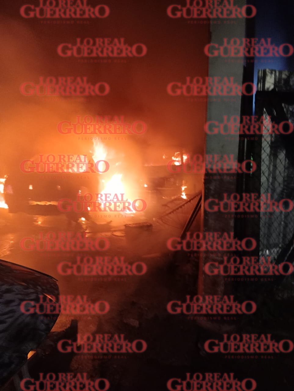 Incendian 7 vehículos en las casitas del Quemado  *Fue a las 5:33 de la madrugada cuando los vehículos quedaron en pérdida total.