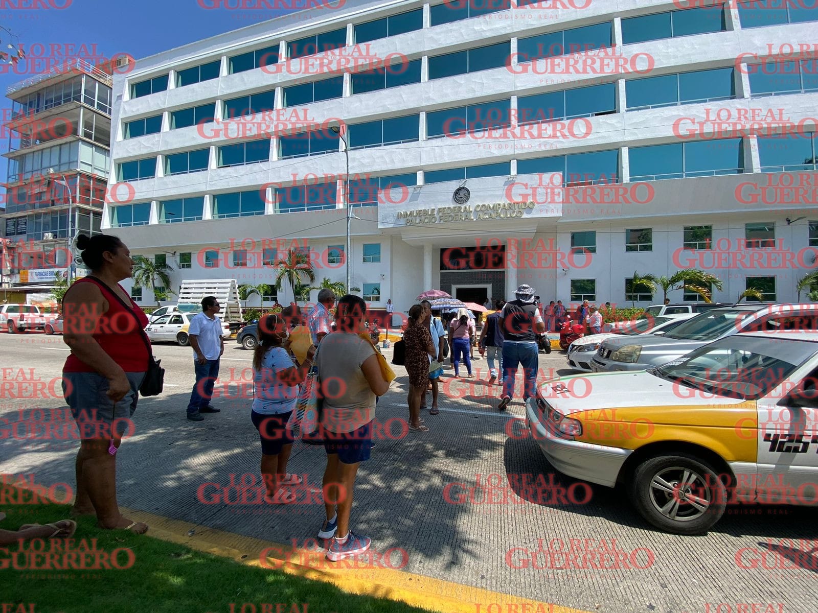 Bloquean la costera para exigir agua potable  *Denuncian que fueron engañados por funcionarios municipales, quienes antes de las elecciones se comprometieron a dotar del vital servicio en pipas