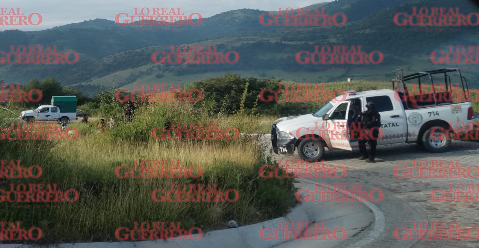 Armados matan a un hombre y dejan herida a una mujer; ambos viajaban en una camioneta pasajera, en Tlapa