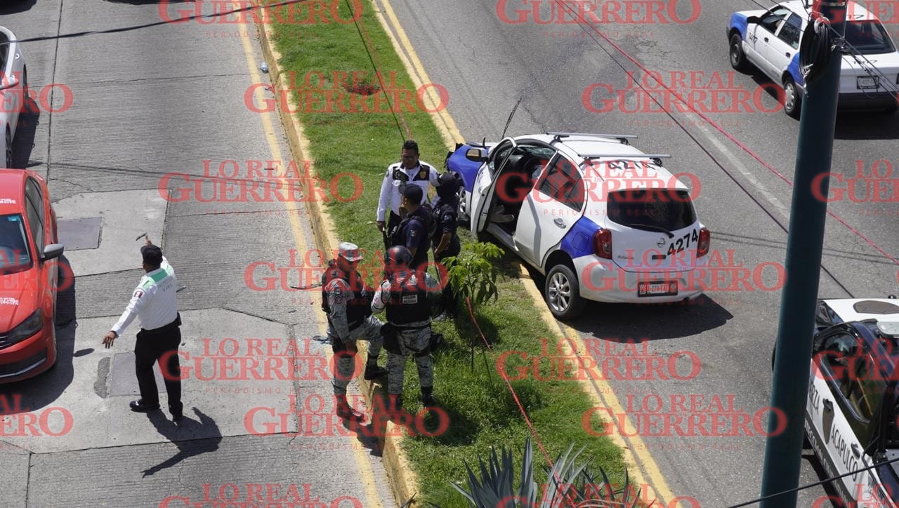 Matan a dos sujetos en la Loma Bonita  *Una de las víctimas conducía un taxi en el que trató de escapar de las balas y quedó muerto en la carretera Mexico Acapulco.