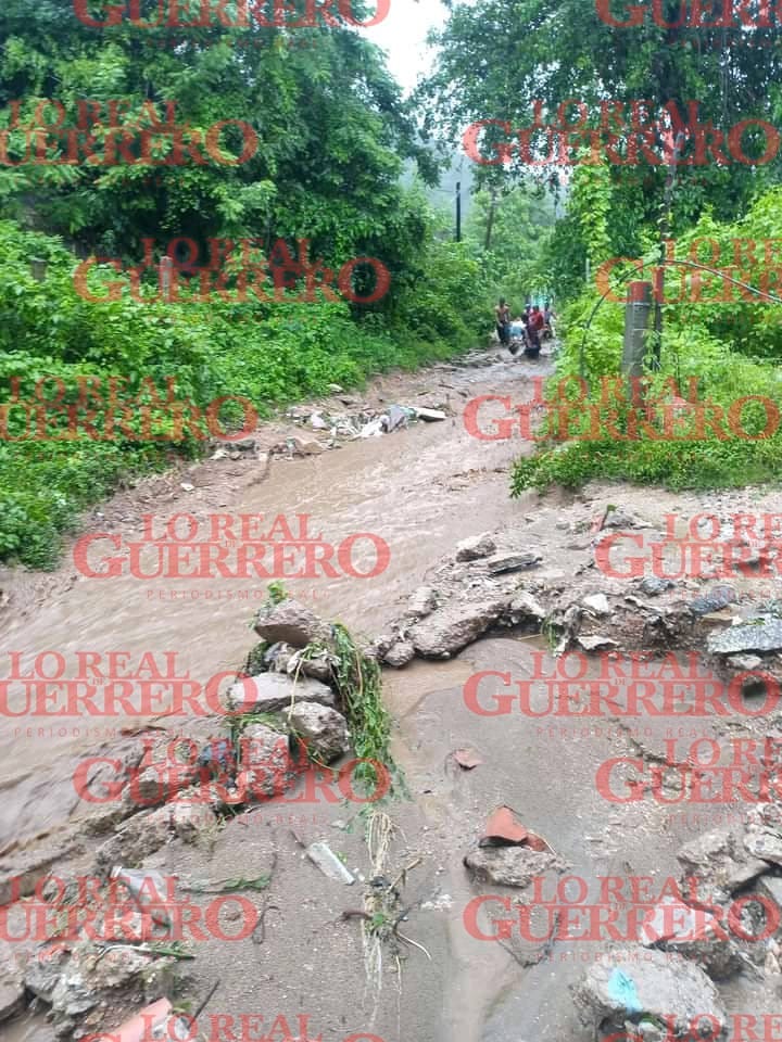 Muere otro niño al colapsar su vivienda por las lluvias en Acapulco  *Son dos menores de edad los que han perdido la vida según reportes que llegan a este medio de comunicación.