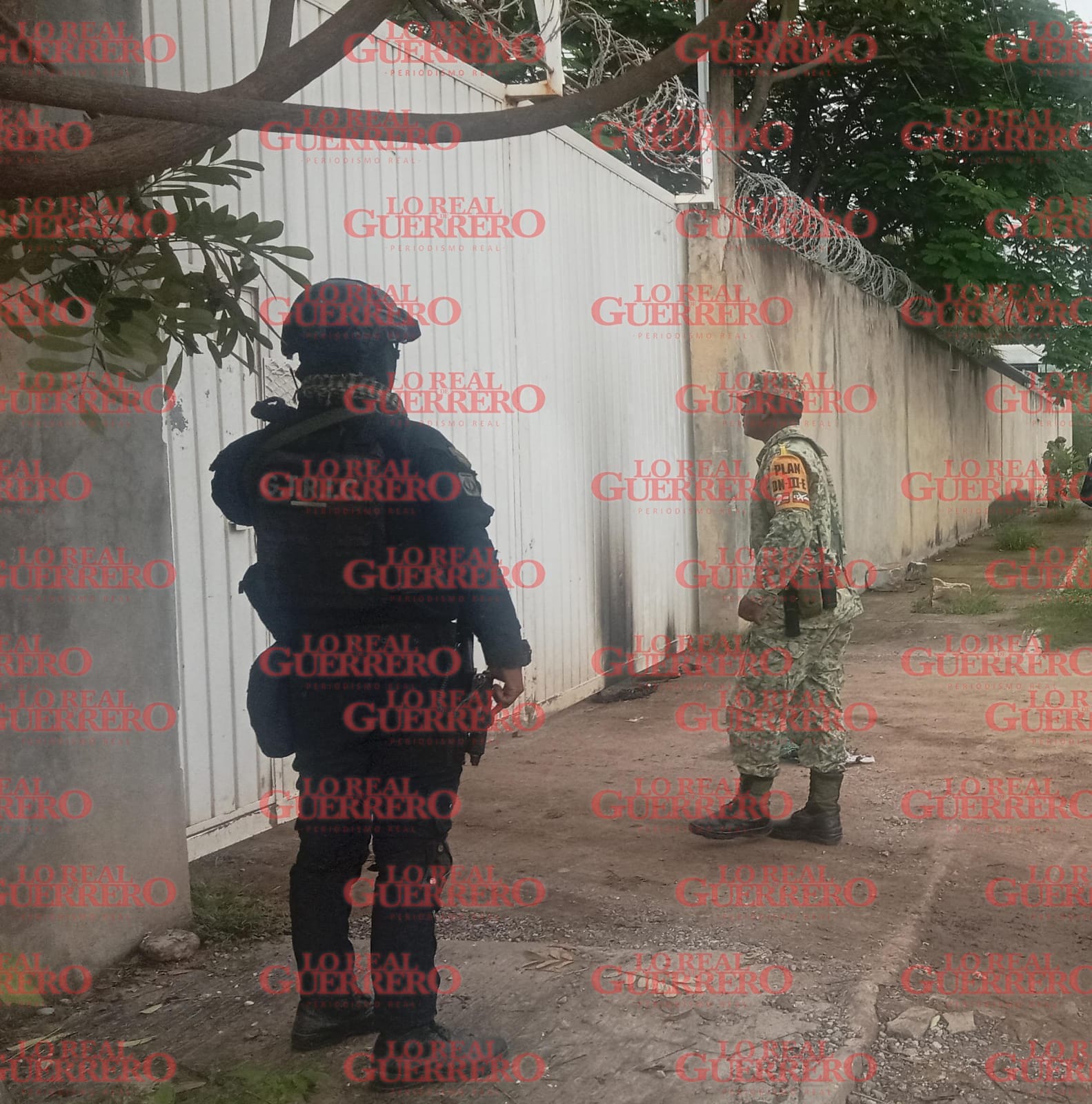 Lanzan bombas molotov a una bodega de maquinaria, en Iguala; no se reportan lesionados  *** Trascendió que fue dejada una cartulina con mensaje