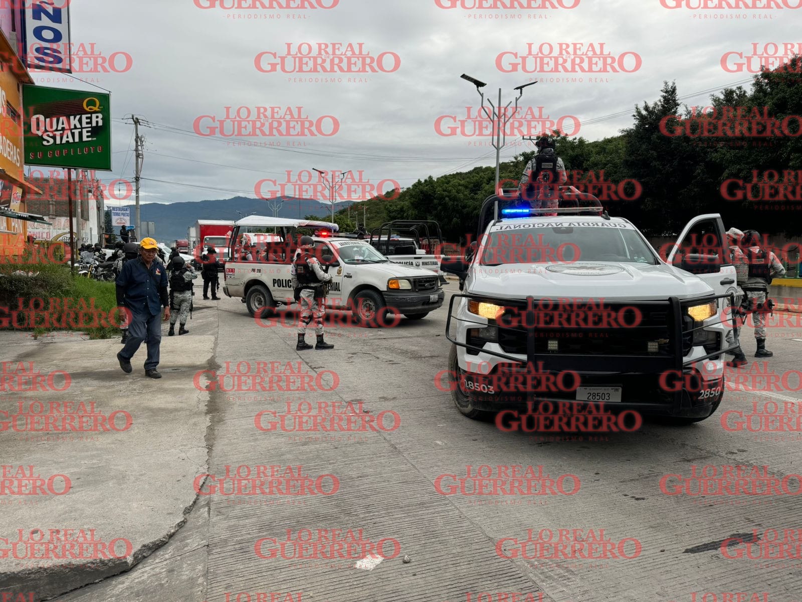 Policías ministeriales tras persecución y balacera, frustran robo de una camioneta en Chilpancingo  *** Tras repeler la agresión, los agentes hirieron a los presuntos delincuentes