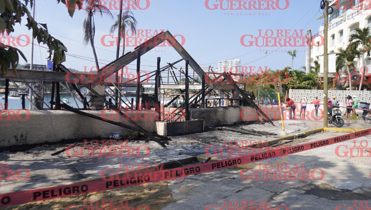 Exigen esclarecer incendio del restaurante La Cabaña  *Turistas ven con tristeza el negocio reducido a cenizas tras el paso del incendio.