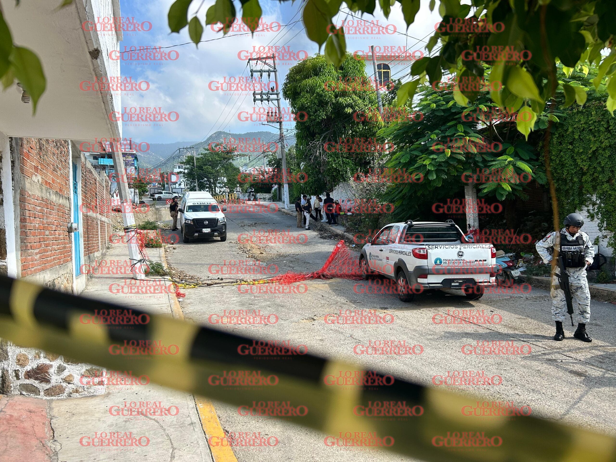 Un muerto y un lesionado al caer moto en socavón  *Vecinos aseguran que habón quitado las ramas colocadas para señalizar el riesgo.