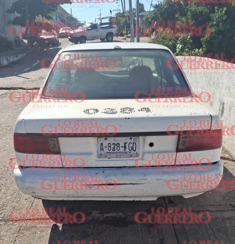 Dejan a dos hombres asesinados en la cajuela de un taxi, en Acapulco