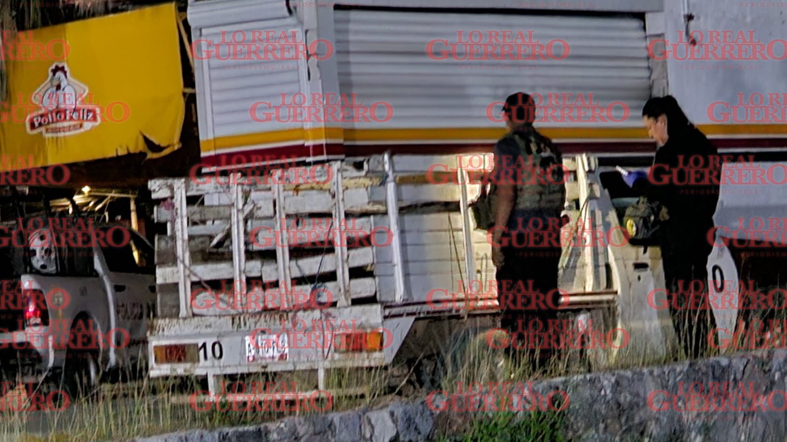 Dejan a 3 hombres desmembrados en la batea de una mixta, frente a la FGR, en Chilpancingo  *** La autoridad ministerial confirmó que se trata de 3 hombres