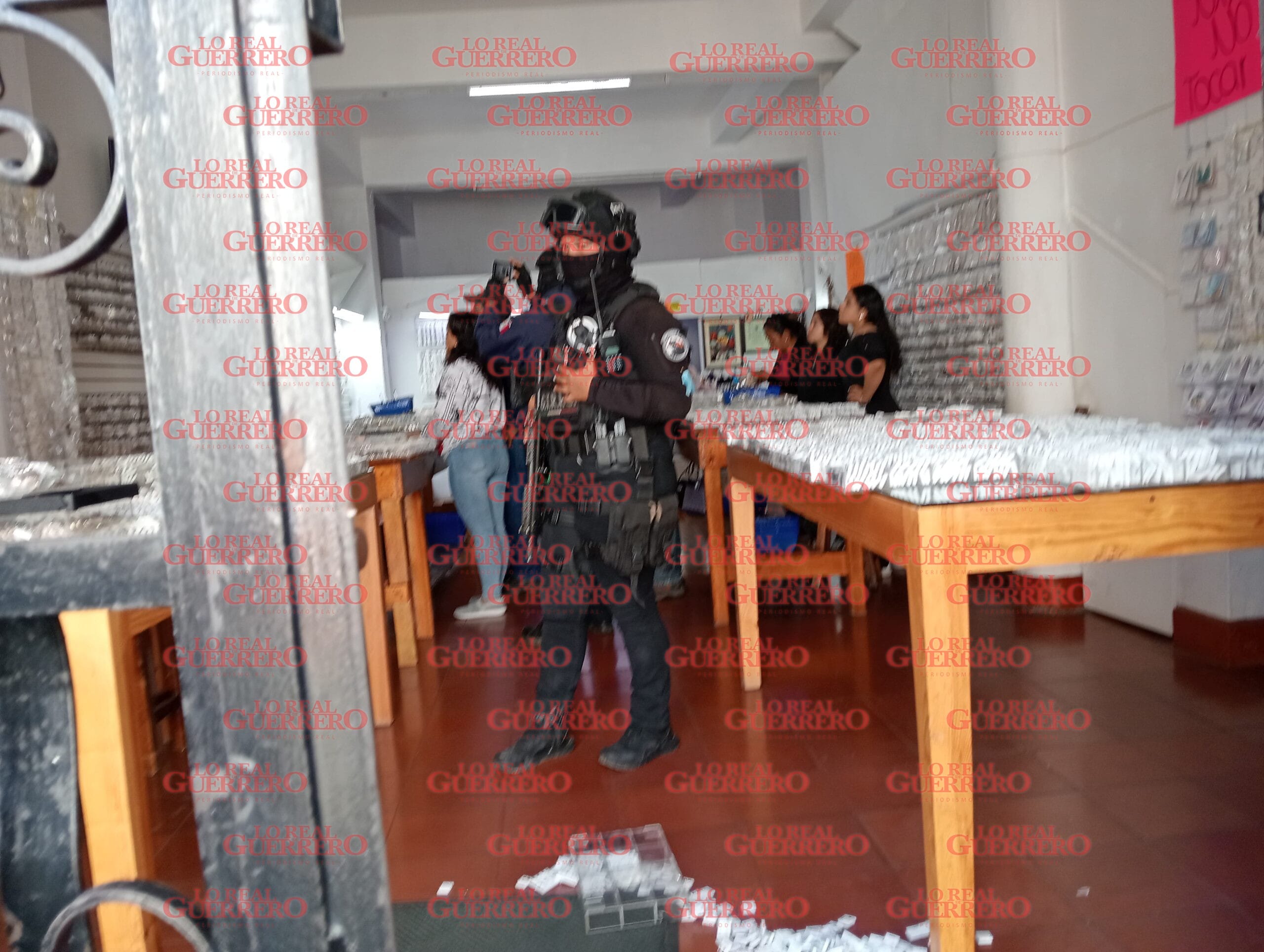 Sujetos armados roban alhajas en una platería, en pleno centro de Taxco  Leopoldo Calderón