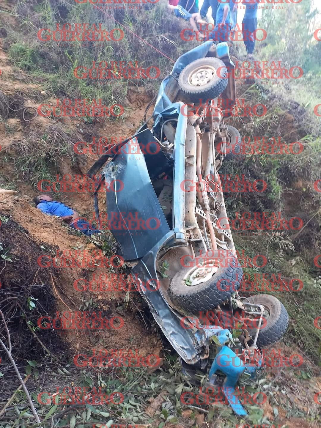 Mueren 5 personas en aparatosa volcadura de una camioneta, en Ayutla de los Libres  Leopoldo Calderón