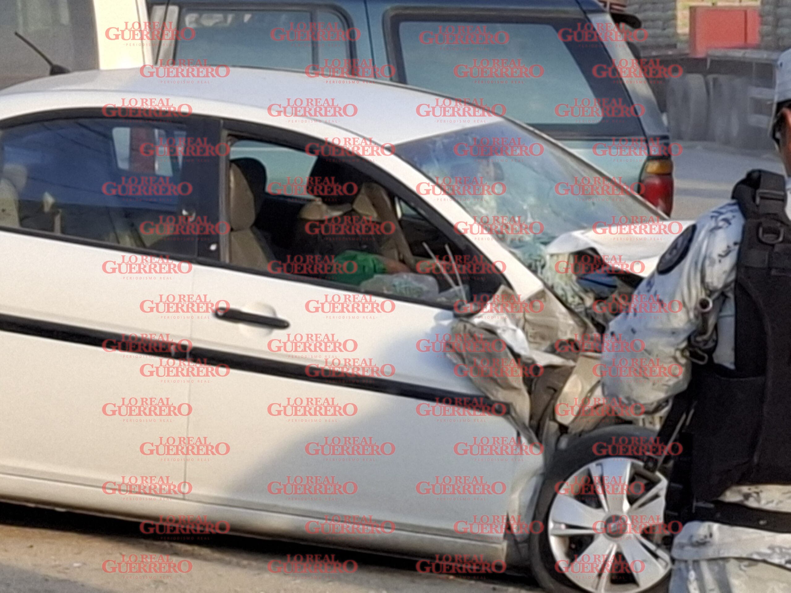 Persiguen y matan a balazos a mujer en el Cayaco  *La víctima viajaba en un vehículo tipo sedan sobre la carretera federal Acapulco-Pinotepa Nacional cuando fue perseguida por sujetos armados.