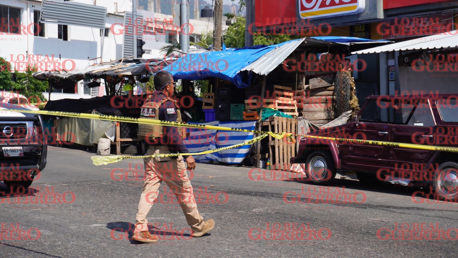 Un muerto y dos heridos en ataque cerca del Mercado Central  *Testigos aseguran que los lesionados son víctimas colaterales del ataque a balazos en la calle 16 de Septiembre.