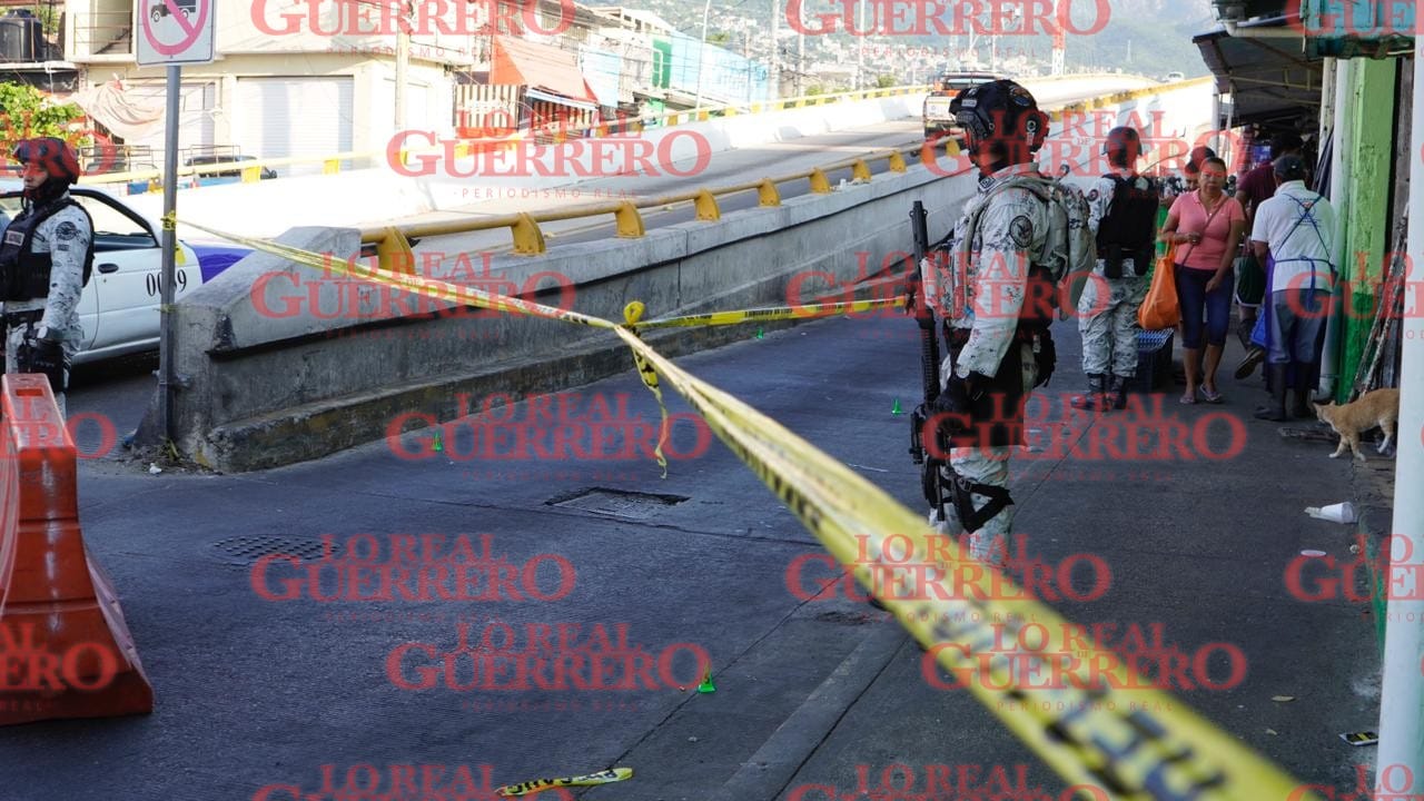 Disparan al aire y abandonan mensaje en Acapulco  *Los hechos ocurrieron afuera del mercado Constituyentes, donde elementos de la Guardia Nacional retiraron las lonas con mensajes.