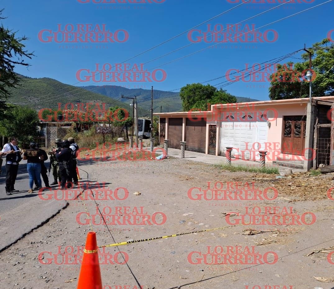 Dejan a un hombre desmembrado a orilla de la carretera federal Chichihualco-Chilpancingo  *** El hallazgo, frente a la casa del ex alcalde panista, Saul Villa  Leopoldo Calderón