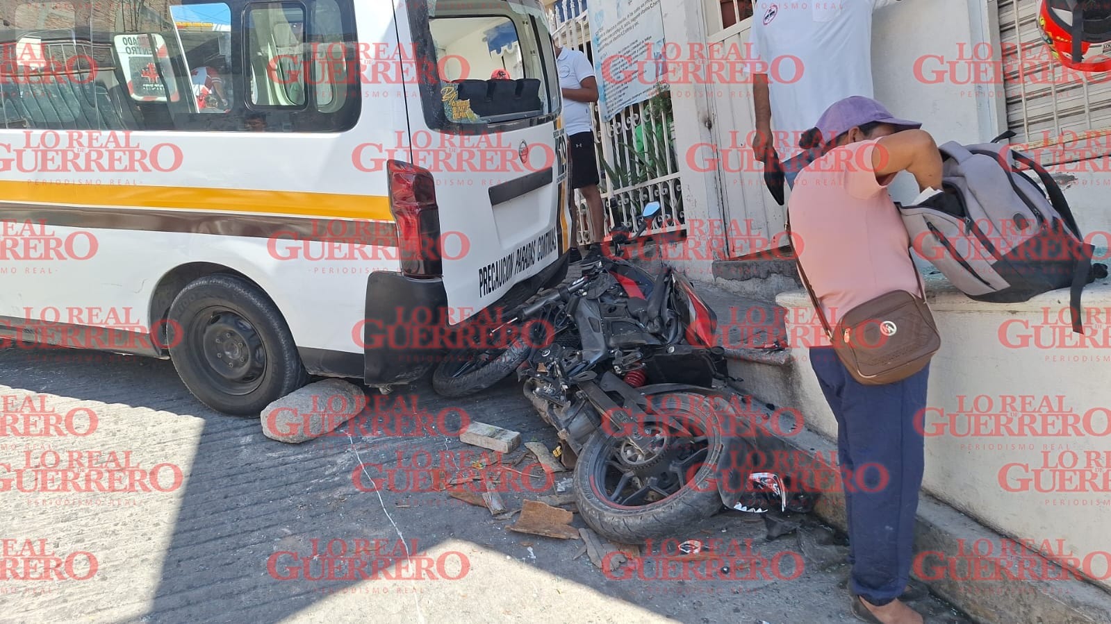 Urvan del servicio público arrolla a estudiante del Conalep en Chilpancingo; lo trasladan grave al hospital  * Una mujer y su nieto, que viajaban como pasajeros resultaron con lesiones leves.  Leopoldo Calderón