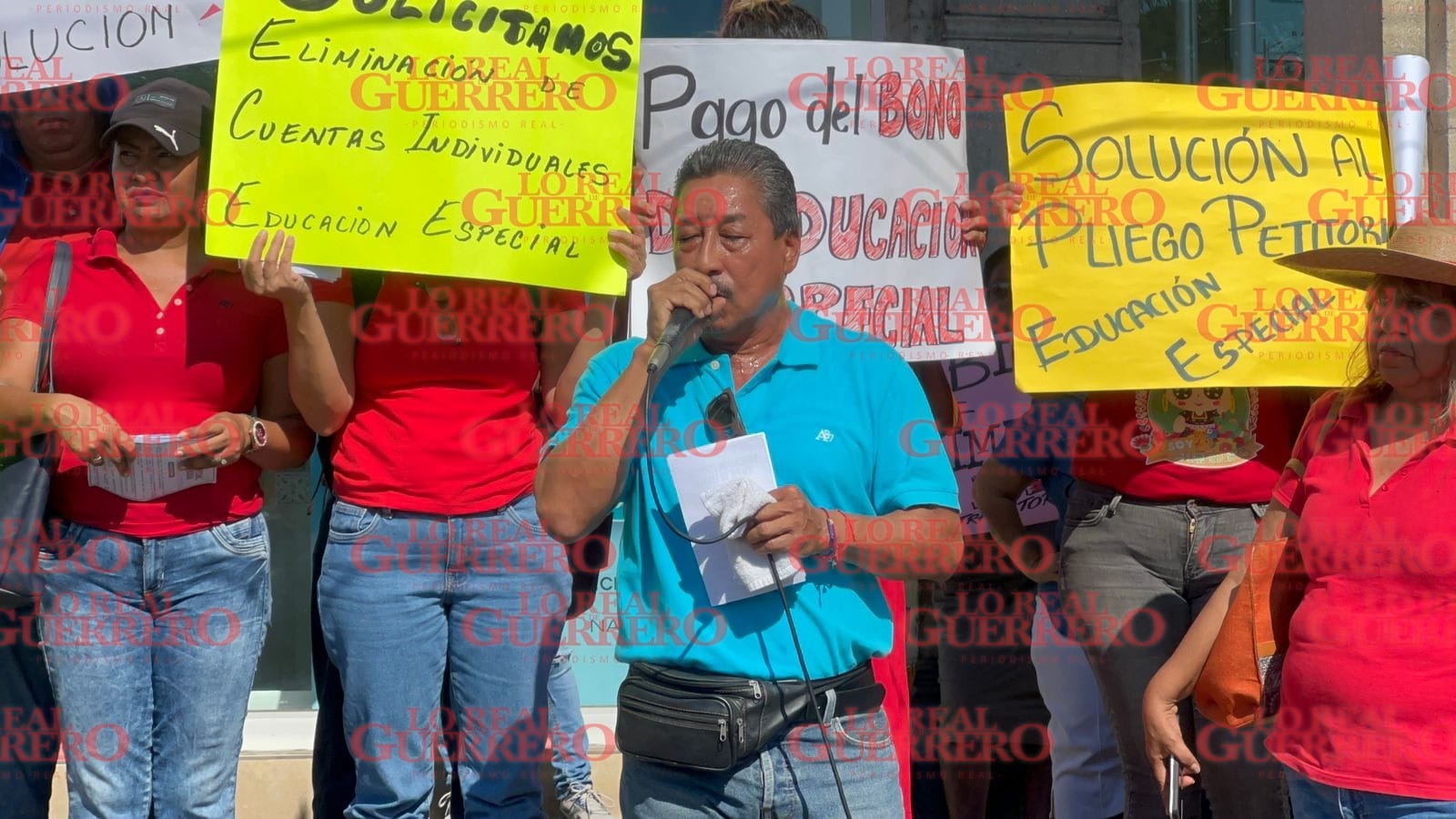 Vuelven a tomar oficinas de la SEG en Acapulco  *Docentes de educación especial aseguran que las autoridades educativas no les han ofrecido una respuesta favorable a sus demandas.