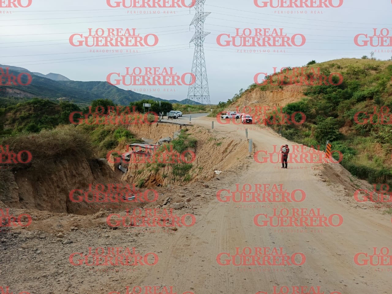Cae a un barranco con todo y auto y este se incendia, en Coyuca de Benítez; muere carbonizado  Leopoldo Calderón