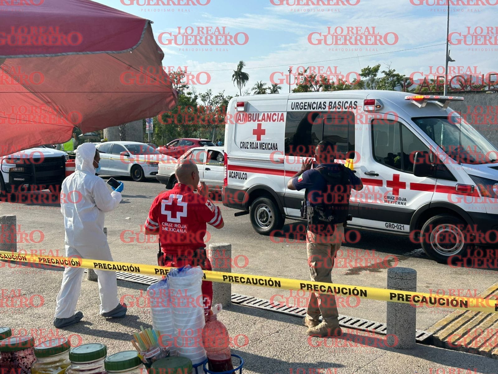 Se ahoga turista después de caer de la banana en Acapulco  *El adulto tardó en ser sacado por personal de deportes acuáticos, recriminan familiares del fallecido.