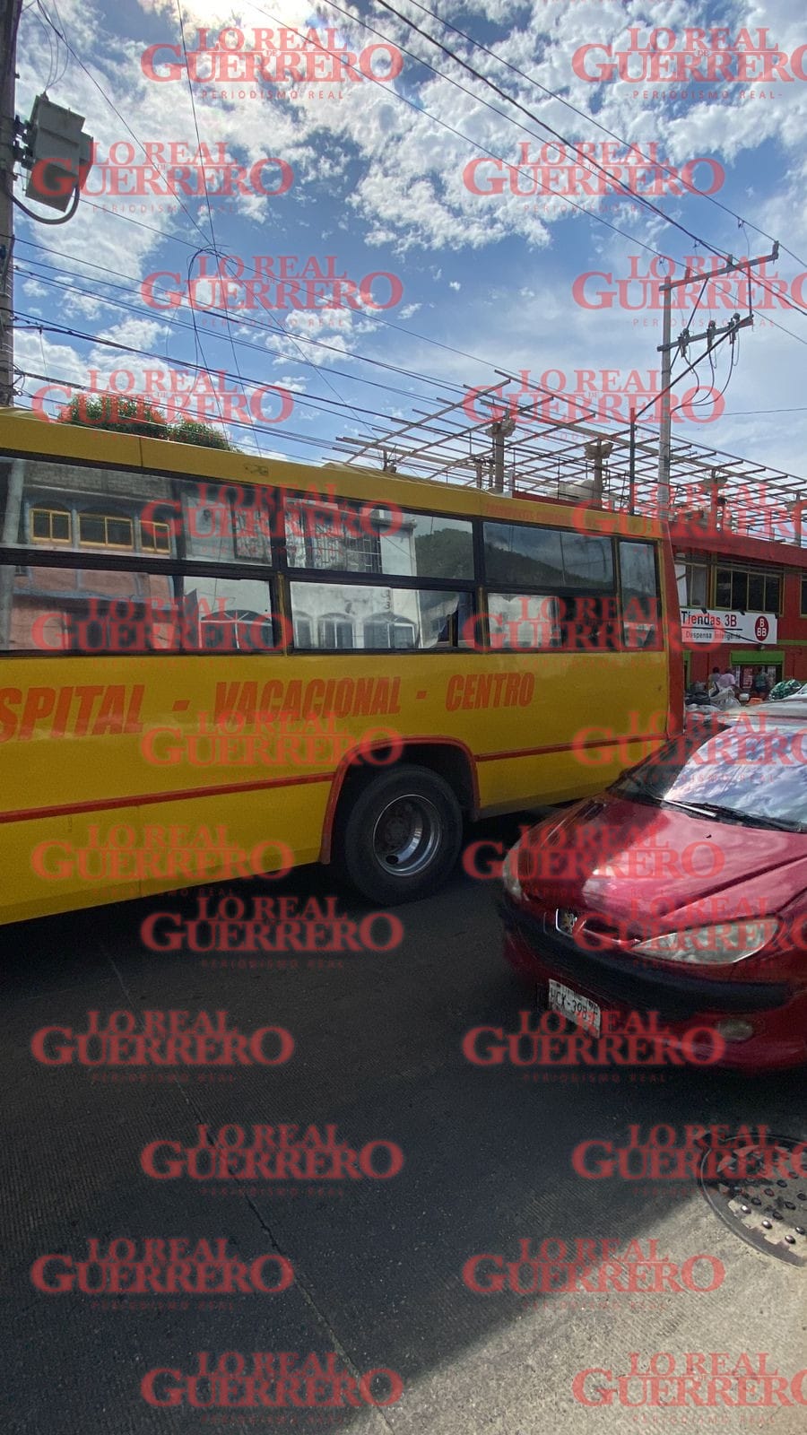 Balean camión de ruta Hospital en La Laja  *No se reportaron personas lesionadas y el camión fue retirado por su dueño de la escena de los hechos.