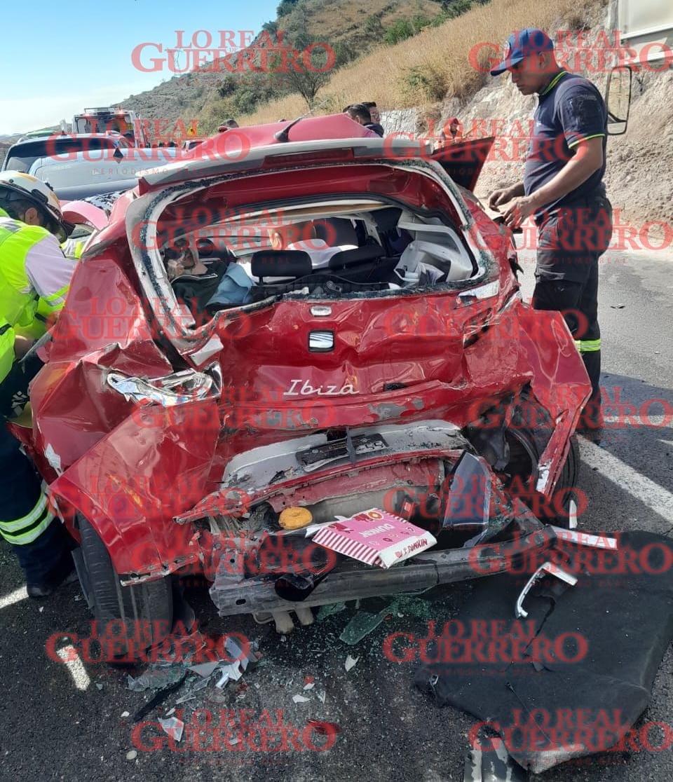 Carambola vehicular en la autopista con dirección al puerto de Acapulco deja 8 heridos  Leopoldo Calderón