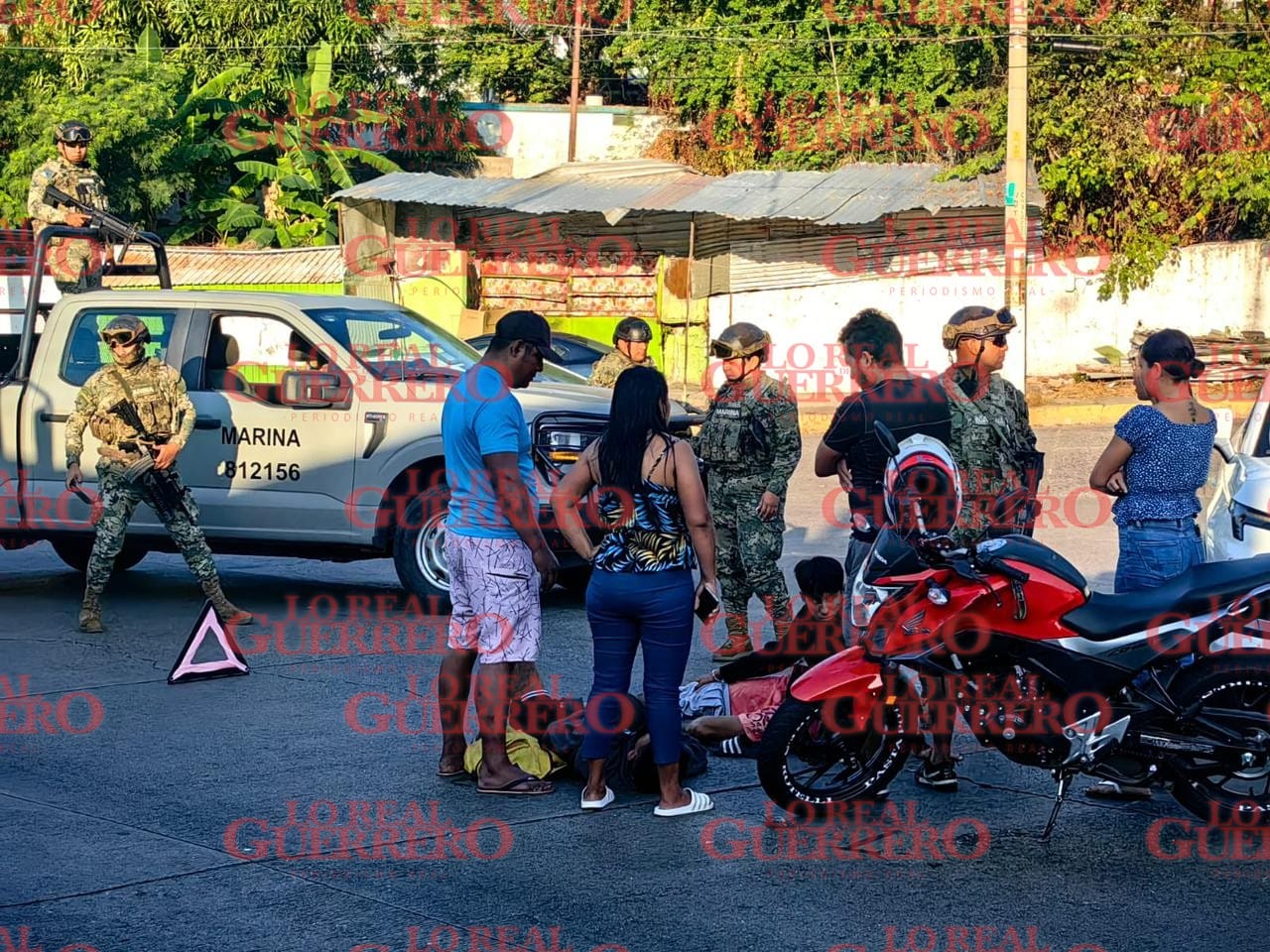 Chocan motociclistas en Constituyentes  *Hay dos personas lesionadas quienes fueron atendidas por paramédicos.