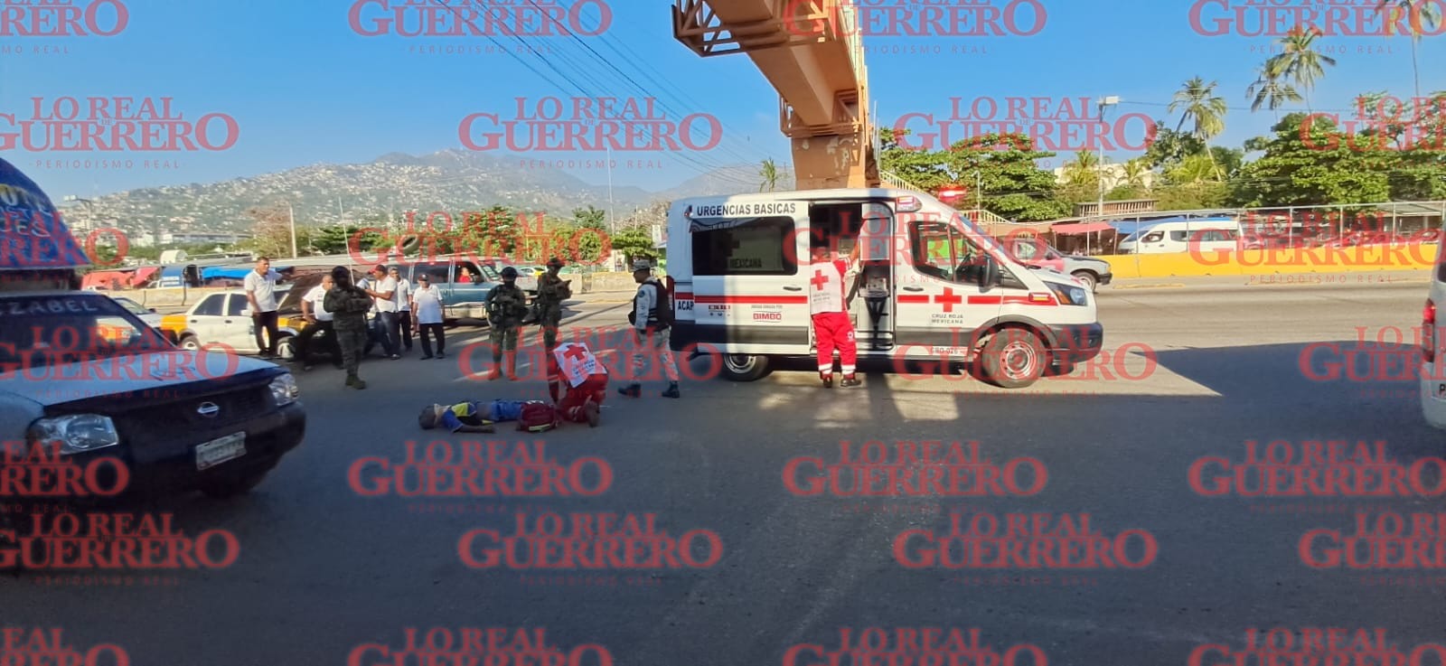 Sujeto se lanza de un puente en Las Cruces  *La persona fue localizada tirada sobre los carriles que van con rumbo al “retorno”.
