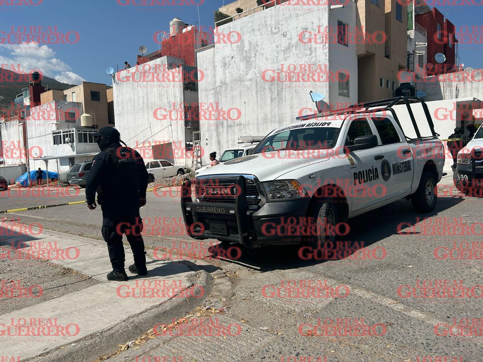 Sujetos armados persiguen y matan a un hombre al norte de Chilpancingo  * Peritos en criminalística hallaron cartuchos útiles dentro de una caja de juguetes