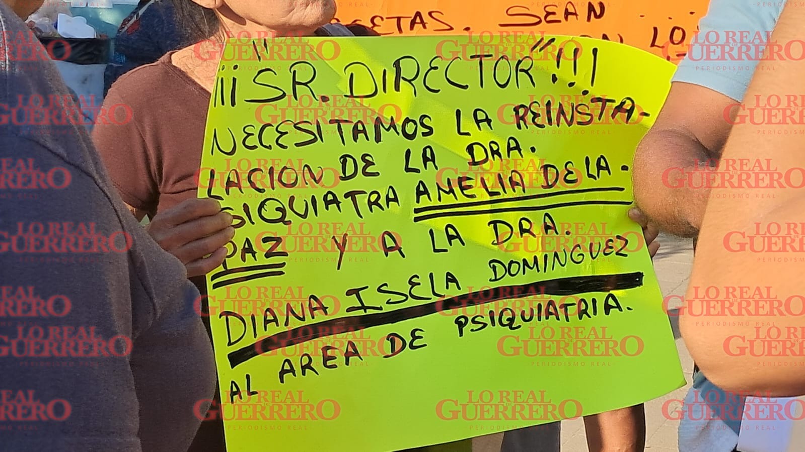 Protestan pacientes psiquiátricos del Quemado  *Piden la reinstalación de una doctora cambiada de oficina, aseverando que están afectando a los pacientes.