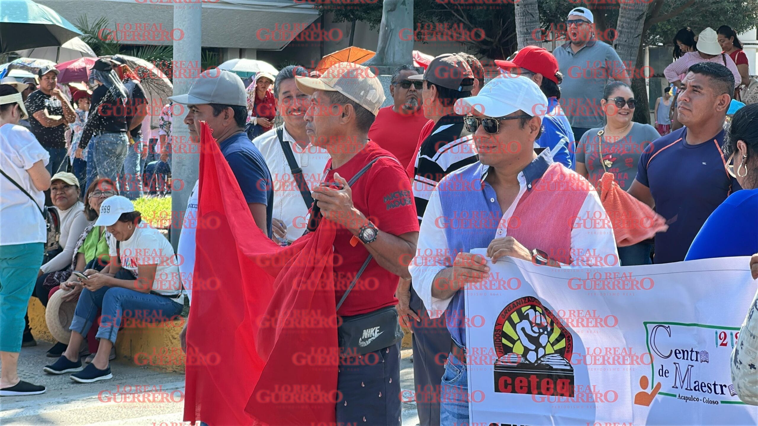 Protestas de la CETEG afectan la movilidad de Acapulco  *Dos grupos de la organización realizaron manifestaciones sobre la zona turística, en contra de la iniciativa de reforma a la ley del ISSSTE.