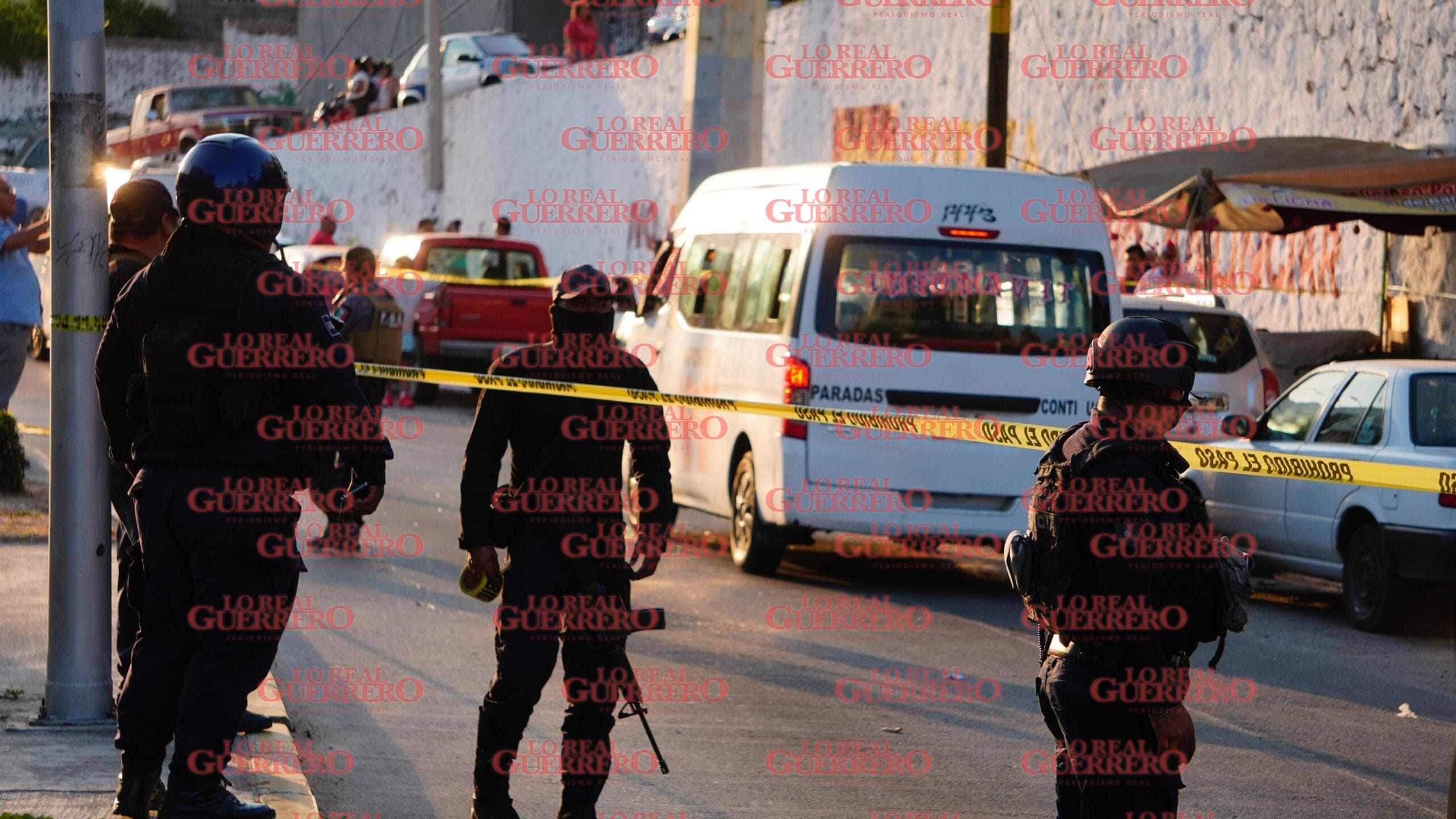 Matan a conductora de urvan en Acapulco  *La transportista circulaba por la avenida Adolfo Ruiz Cortines cuando fue atacada por sujetos desconocidos.