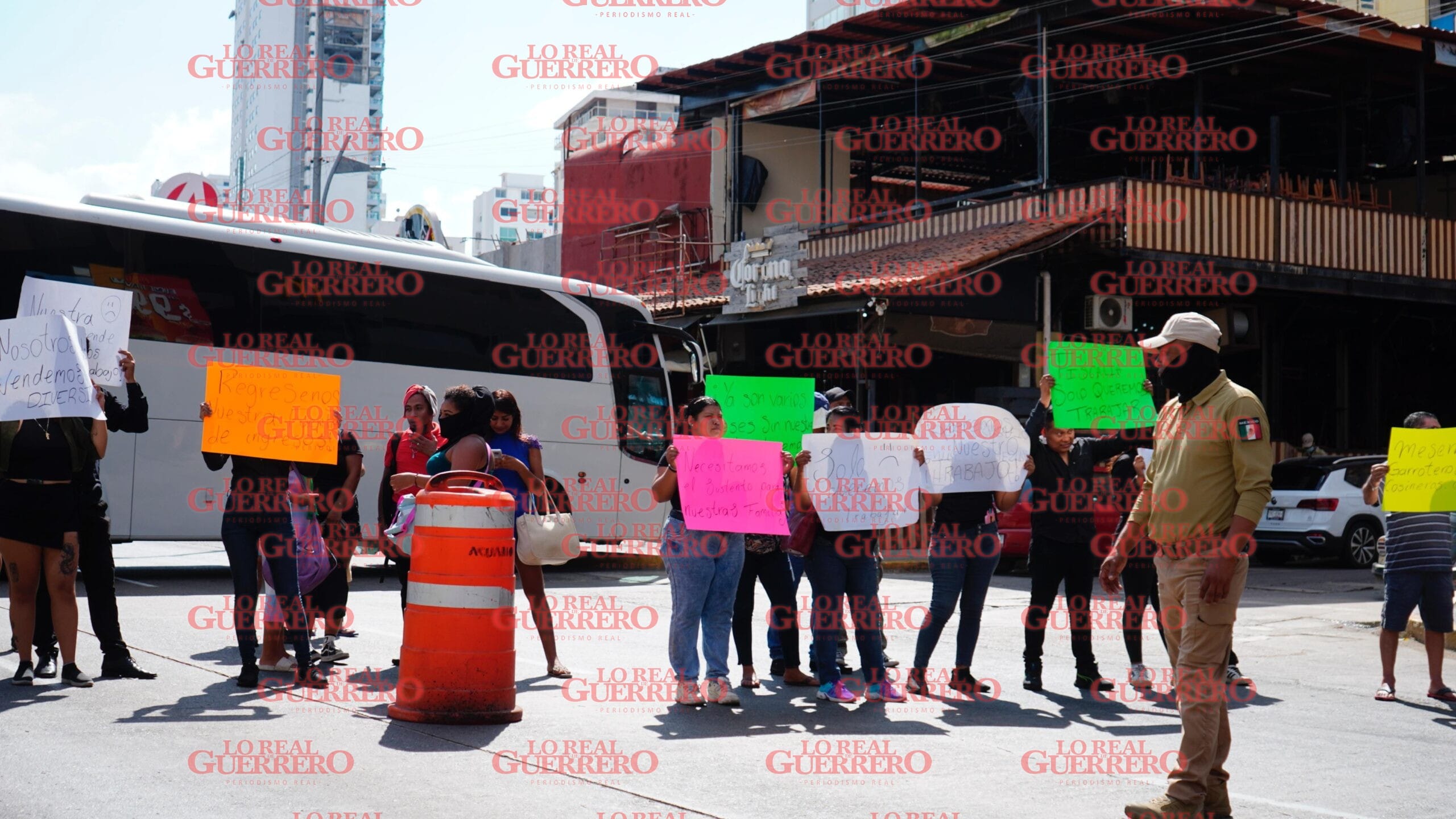 Protestan trabajadores de bar asegurado por FGE  *Los empleados exigen que la autoridad investigadora libere el establecimiento con razón social “La Norteña”, asegurado en diciembre.