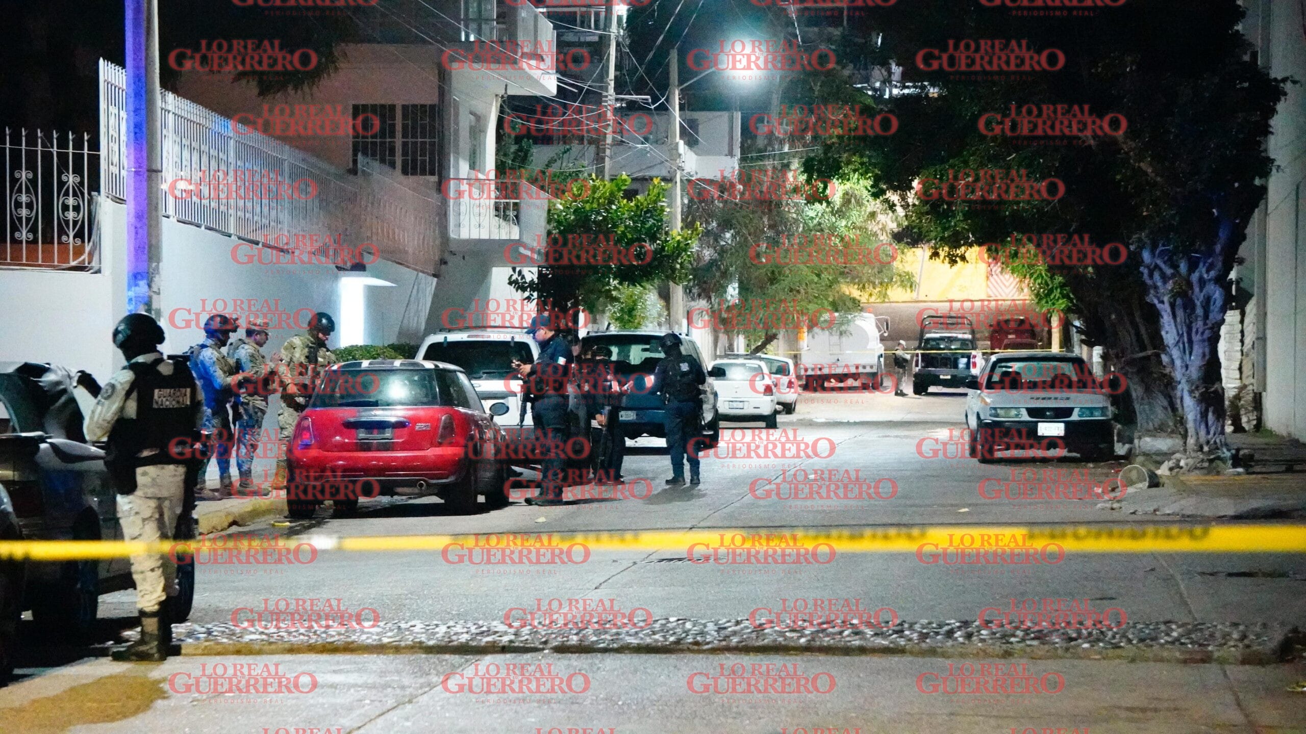 Localizan cuerpo “encajuelado” dentro de taxi en colonia de Acapulco  *En vehículo colectivo fue abandonado en una oscura calle de la colonia Hogar Moderno, a espaldas de una tienda comercial.