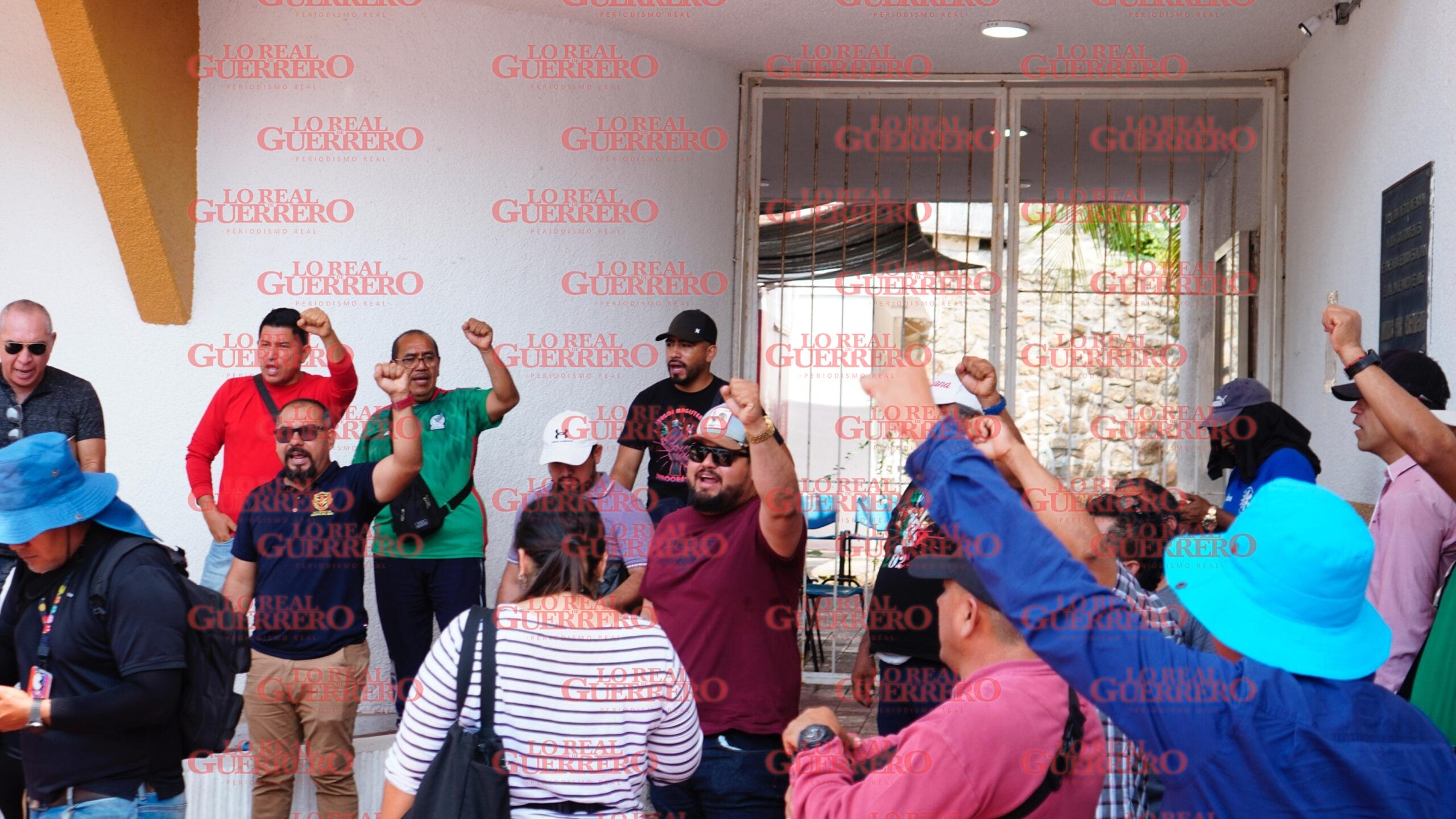 Toma CETEG oficinas de Finanzas en Acapulco  *Hoy culmina su paro de 72 horas y amenazan con un paro por tiempo indefinido.