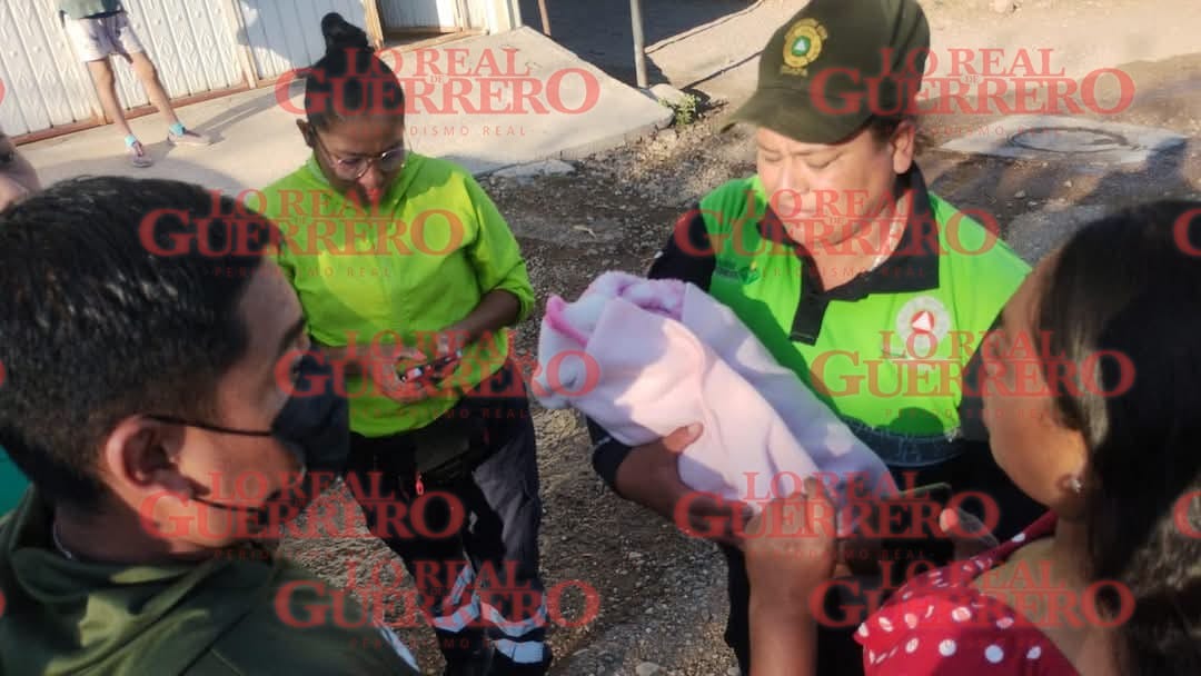 Hallan a recién nacido tirado sobre la calle, en Tlapa de Comonfort  *** Personal de Protección Civil municipal lo trasladó a un hospital
