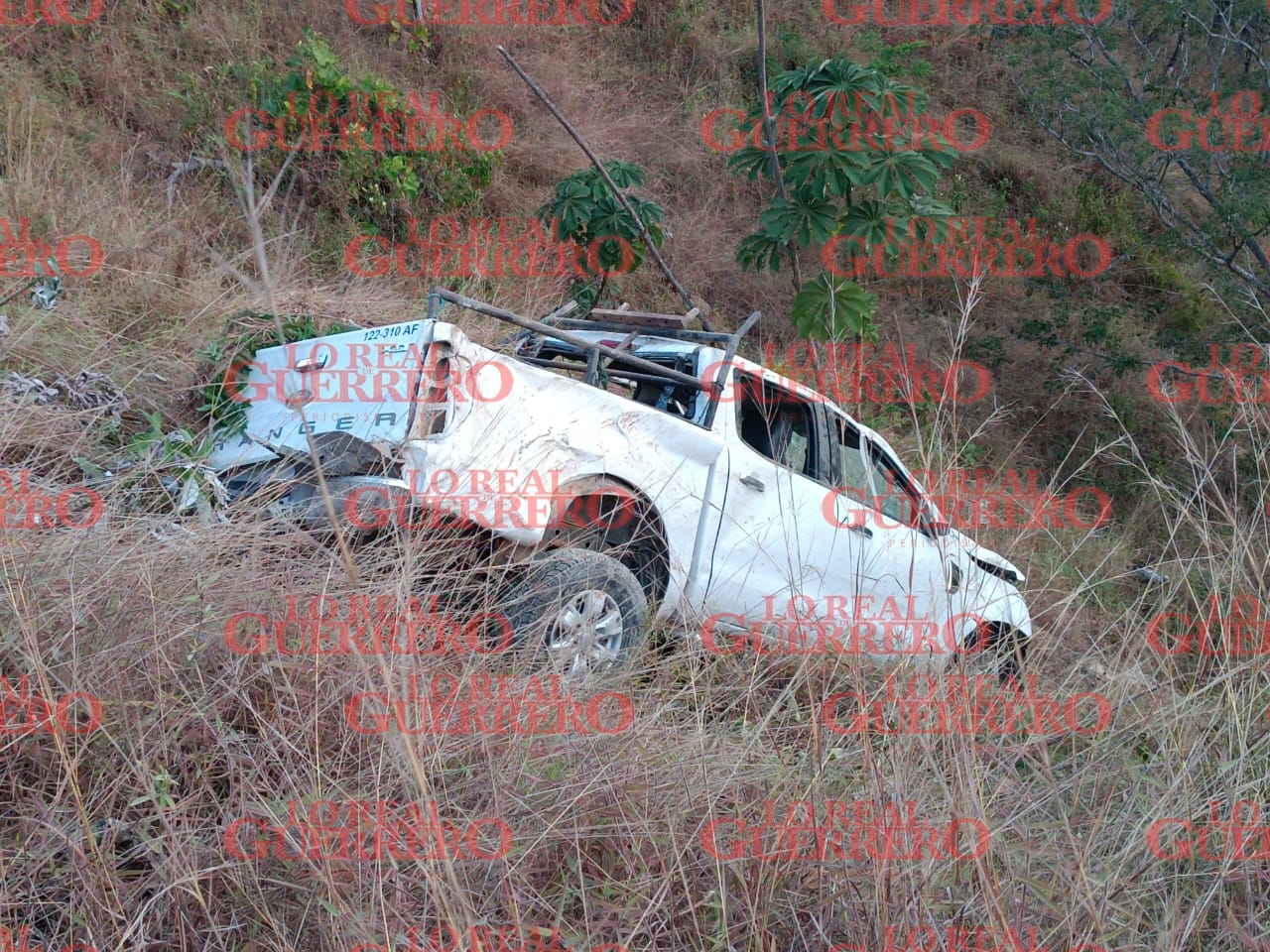 En la Sierra de Chilpancingo, hallan a 3 hombres muertos en el fondo de un barranco, tras sufrir un accidente