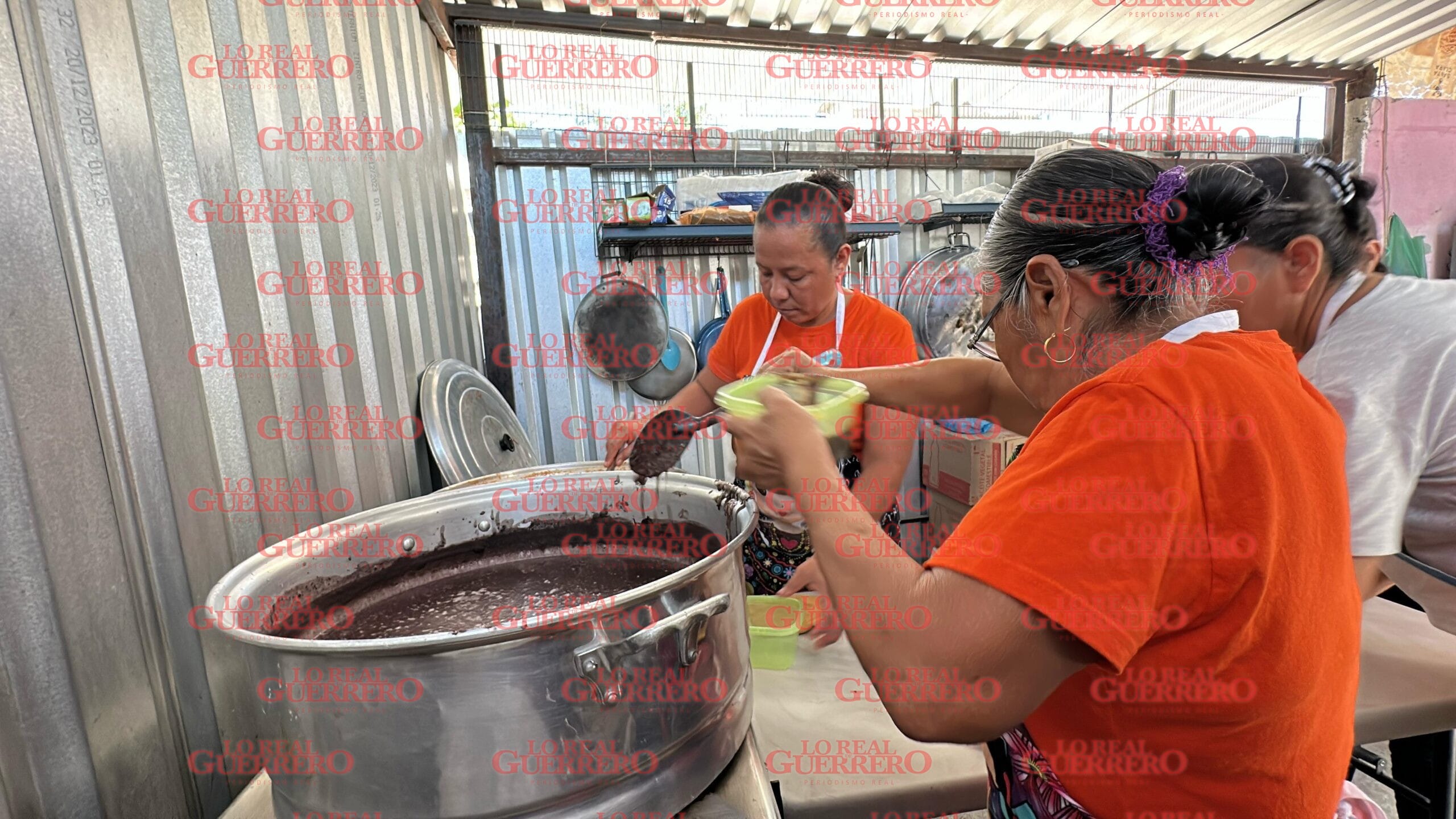 Más de año y medio brindando alimentos gratuitos a personas de escasos recursos  *Desde el paso del huracán “Otis” se fundó esta iniciativa de comedor comunitario en la colonia Emiliano Zapata y brinda acompañamiento a quien lo necesita.