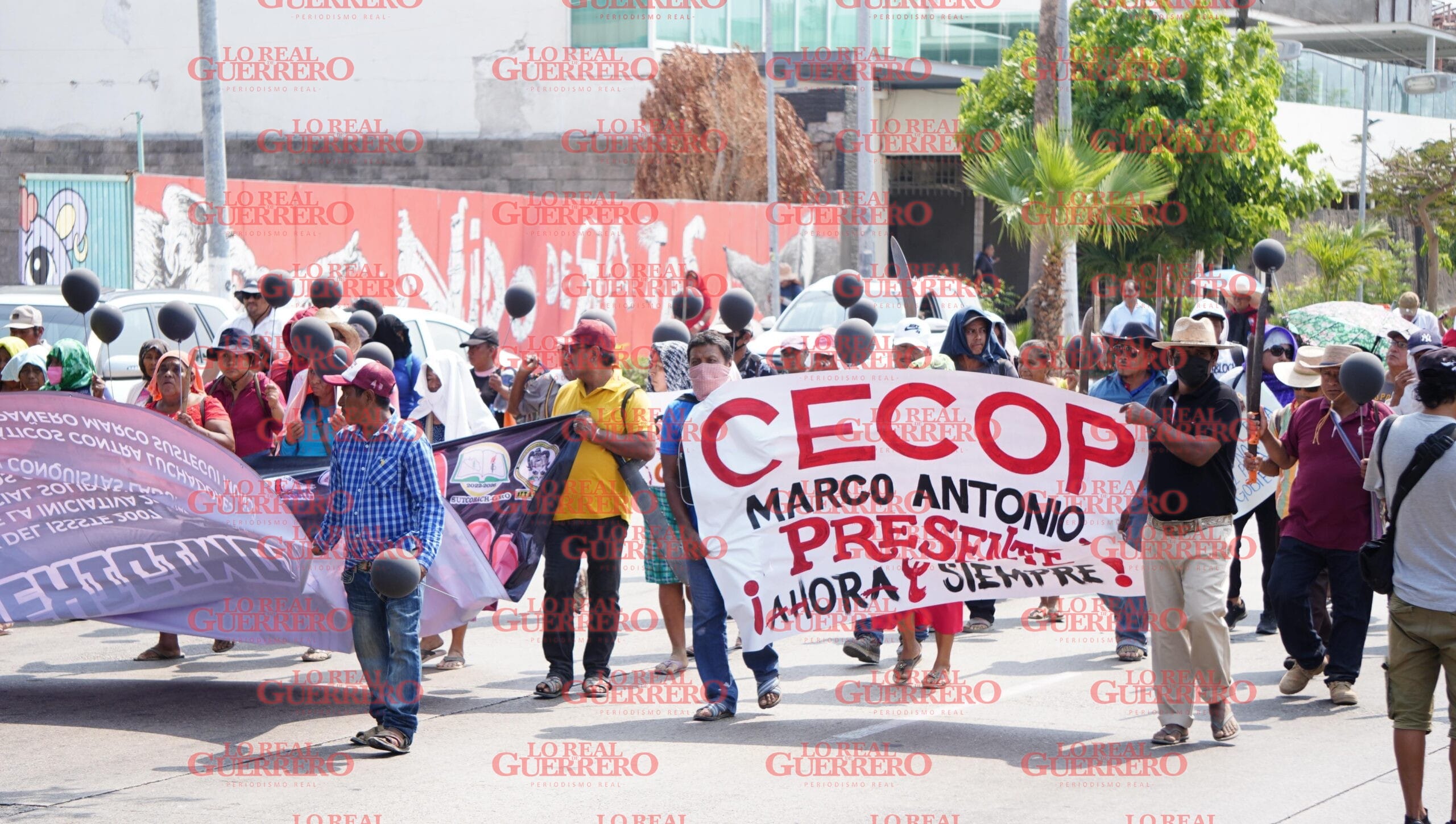 Marchan para conmemorar el Día del Trabajo y piden justicia por Marco Suastegui  *Organizaciones sociales y sindicales realizaron una manifestación pacífica por la avenida costera Miguel Alemán de Acapulco.