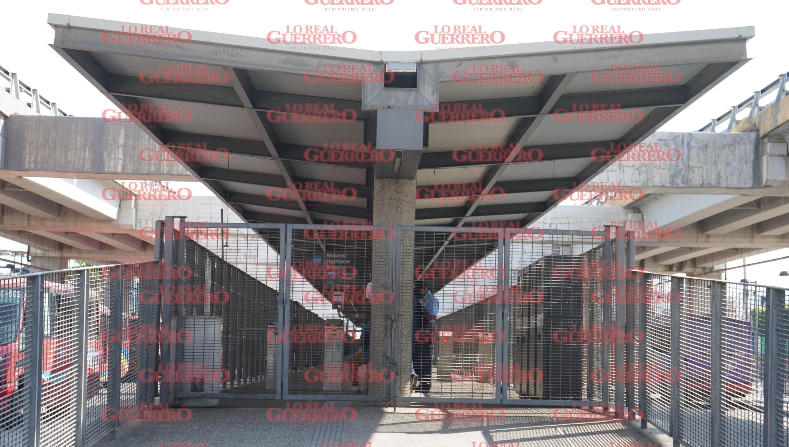 Para parcialmente el Acabus  *La mañana de este lunes los agentes de seguridad cerraron las estaciones de transferencia ante un presunto adeudo del concesionario.