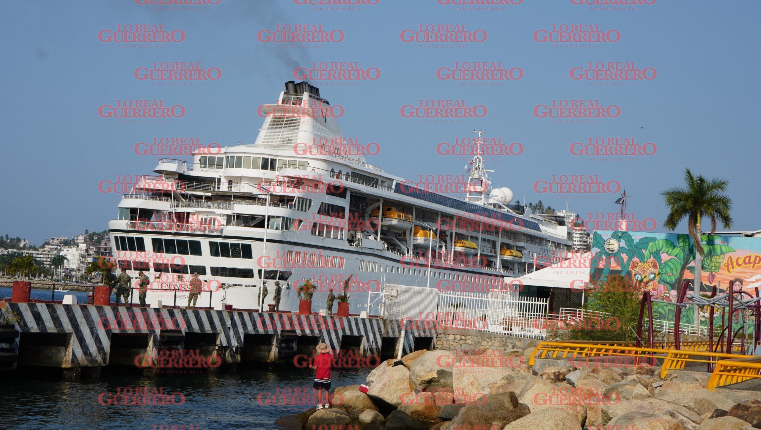 Llega crucero “residencial” a Acapulco  *Es su viaje inaugural según autoridades de Turismo local quienes recibieron la embarcación.