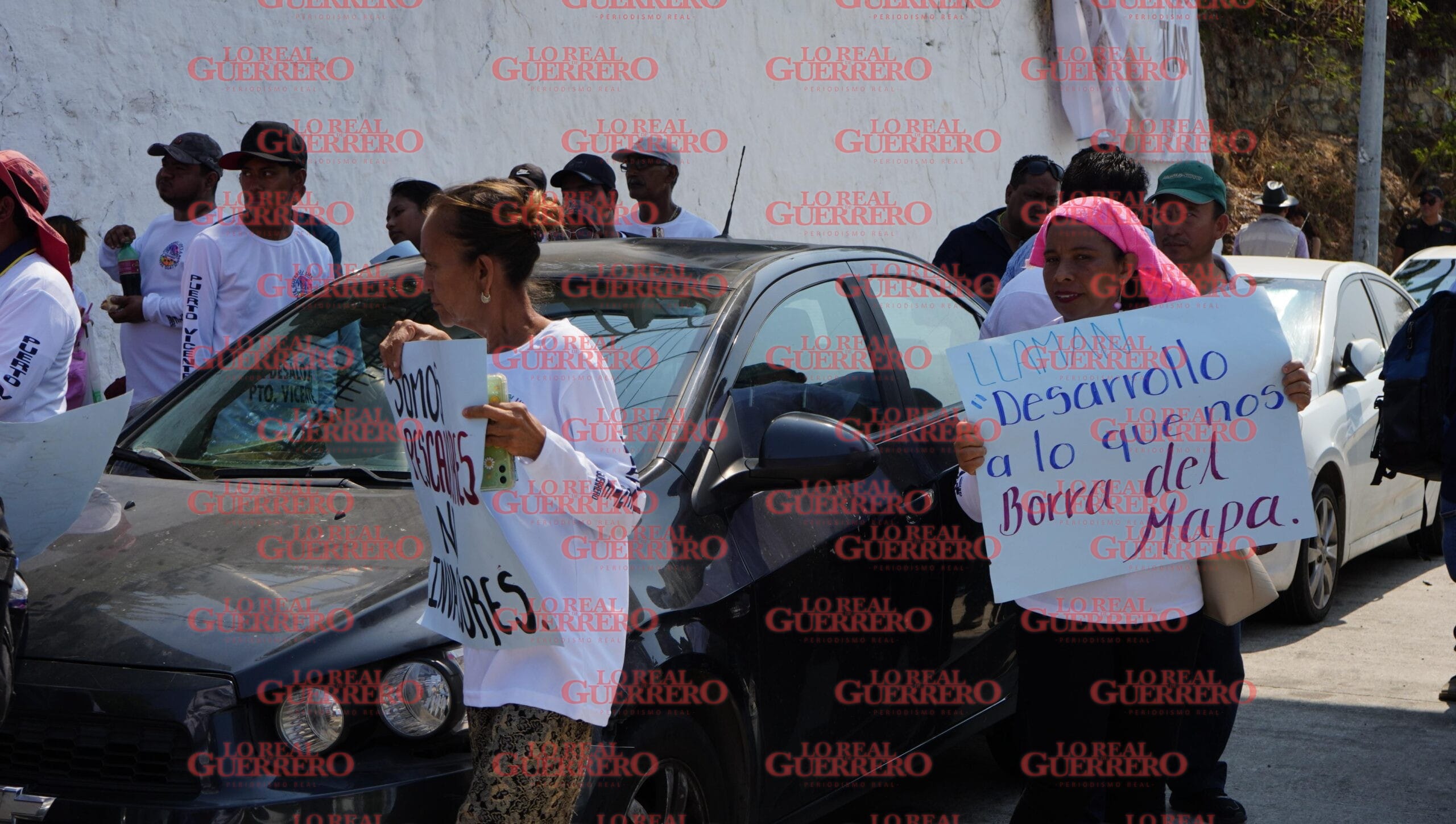 Protestan previo a la llegada de Claudia Sheinbaum a Acapulco  *Distintos sectores de la población realizaron manifestaciones sobre la avenida costera Miguel Alemán, a un costado de donde estara la mandataria federal.