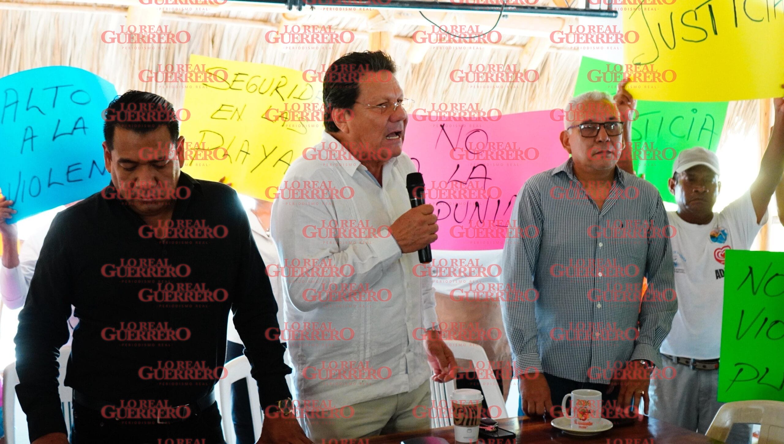 Exigen justicia para turistero de Acapulco asesinado por presuntos turistas  *Lo atacaron con arma blanca en playa Papagayo donde rentaba mobiliario y se enfrentó en una gresca con bañistas; hay un detenido por este caso.