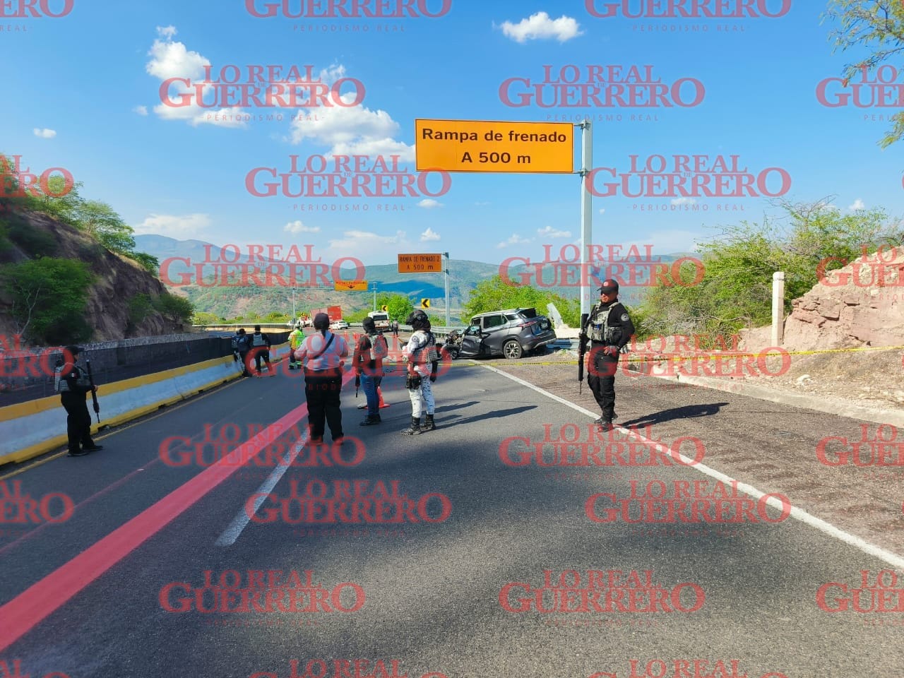 Muere hombre en aparatoso choque automovilístico sobre la Autopista del Sol  *** El fallecido conducía una camioneta Chevrolet Groove con placas del Estado de México